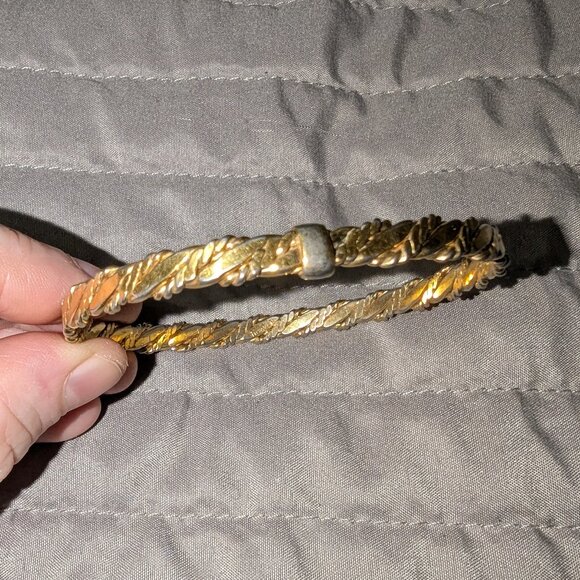$1 with Bundle ~ Gold Tone Rope Leaf Bangle Bracelet 4441 - Picture 1 of 4